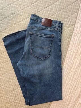 Hollister Straight Fit Jeans in Blue Wash